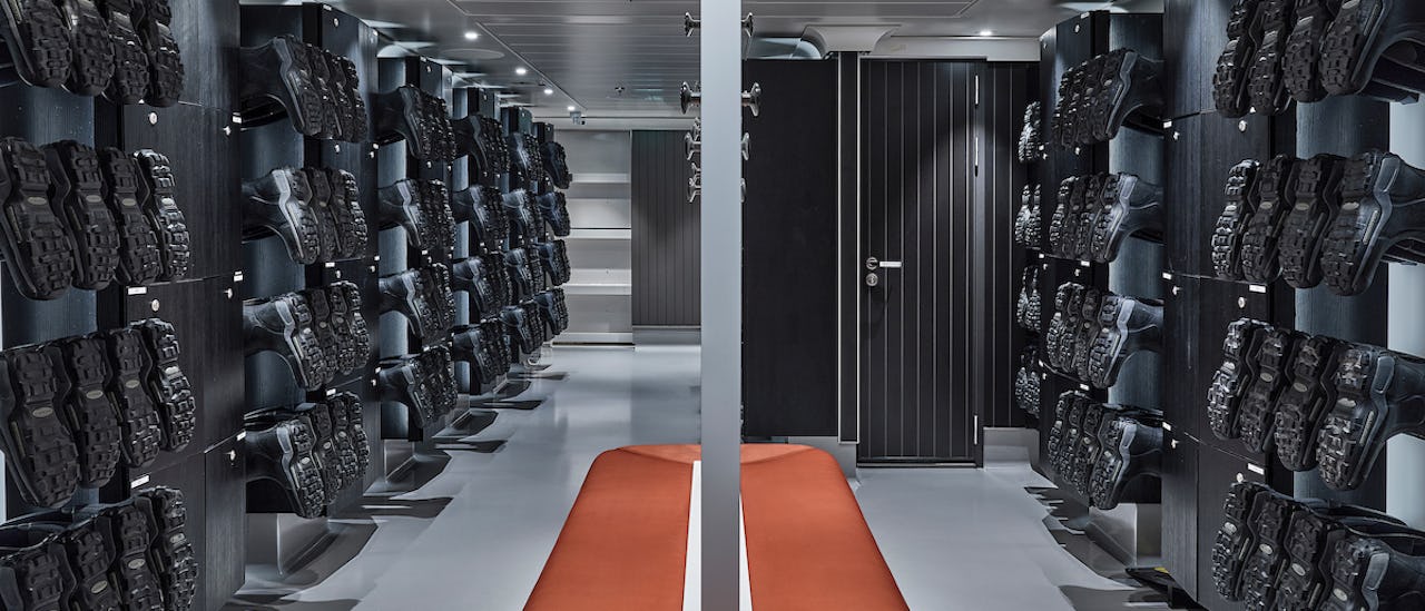 Mud Room - utstyrt for ekspedisjonsforberedelser, gir enkel tilgang for Zodiac-aktiviteter