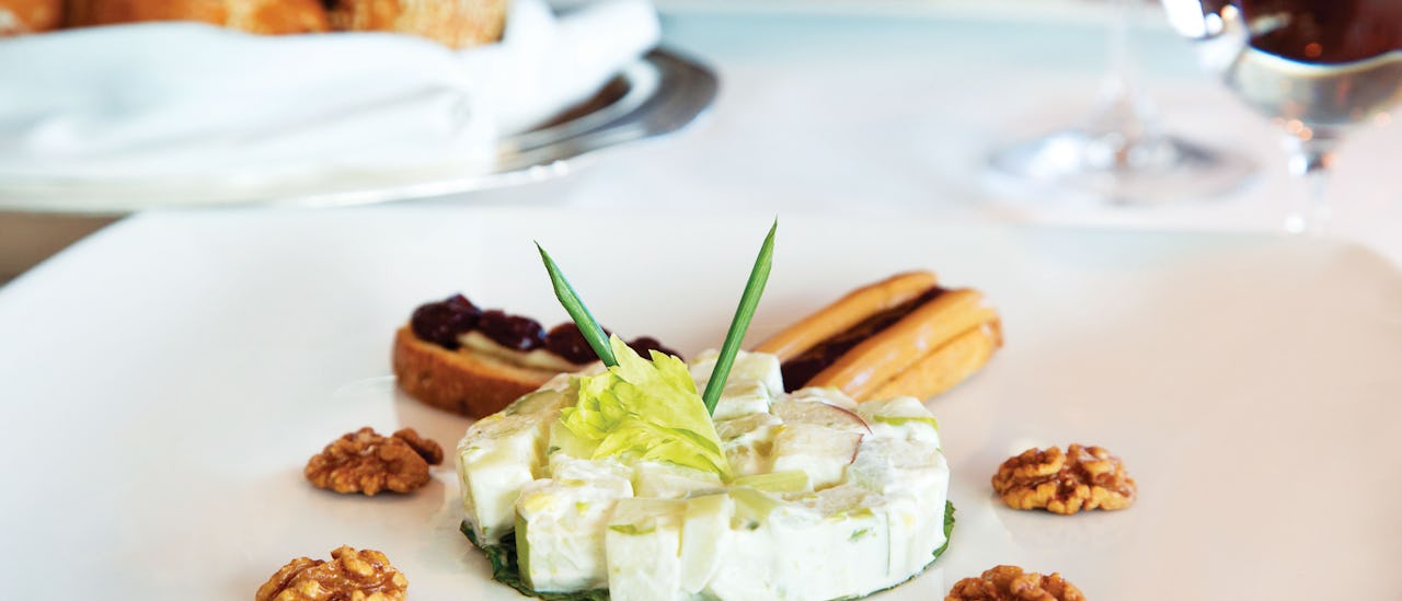På Toscana serveres italiensk mat på spesialdesignet Versace-porselen.